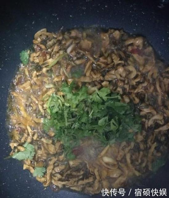 川菜鱼香肉丝，秋季下饭菜必选，隔三差五吃1次，肉丝软嫩还Q弹