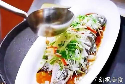 鲜嫩|做清蒸鱼,放盐放料酒就错了,大厨教你正确方法,鱼肉鲜嫩还不腥