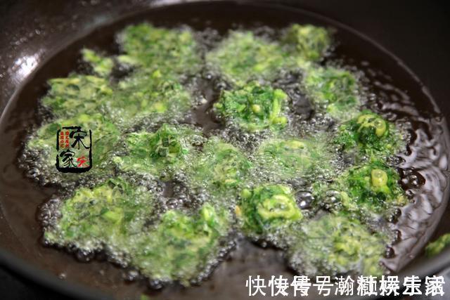 盘子|韭菜这吃法,不放1滴水,外酥脆内香软,老爸一口气吃了1盘子!
