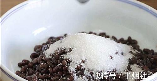 南瓜和红豆放一起,没想到那么好吃,老公三天两头点名做,太香了