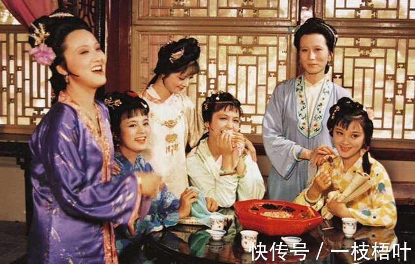 邢岫烟#心狠手辣王熙凤,无亲无故却给了这三个人柔软,人性本复杂