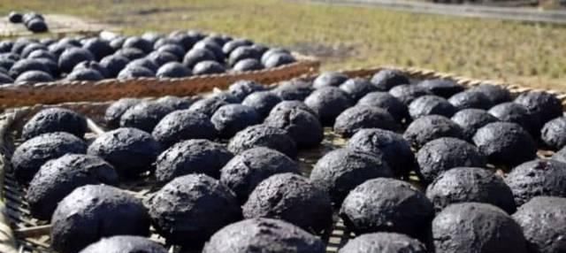 摊主|东北集市“稀奇物”,远看像煤球,近看直摇头,摊主排队都难买