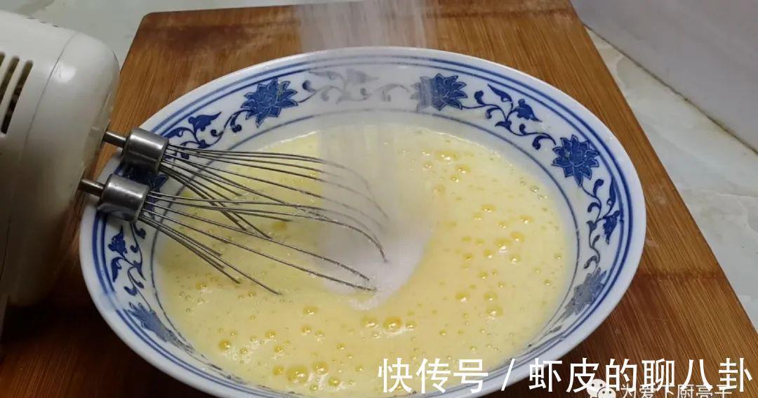 第一次用电饼铛做蛋糕,没想到这么简单,孩子说比卖的香,真解馋