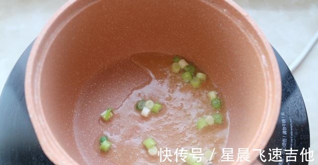 嫂子带小侄女来家里玩，中午点名要咖喱面，好吃到飞起！