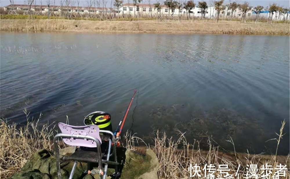 冬钓:精准定位鱼窝的2大策略,有鱼活动的地方,一眼就能看出来