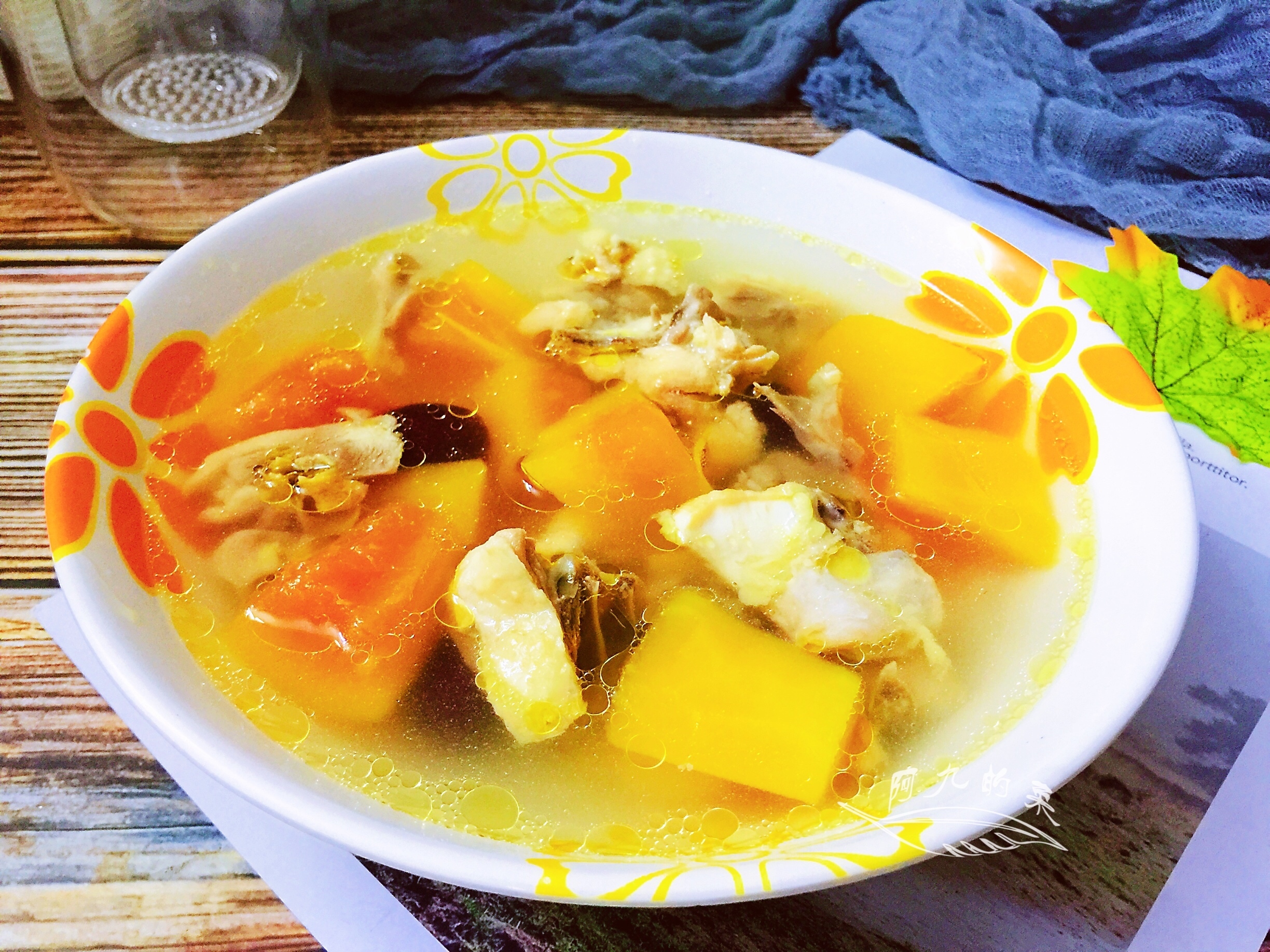 鸡肉|入秋后,煲鸡汤多加这2样食材,鲜甜又营养,好喝不上火