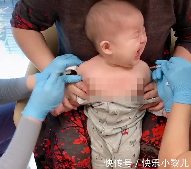 宝妈|3岁“女王”宝宝打针后,呲牙企图找护士算账,网友:护士快跑