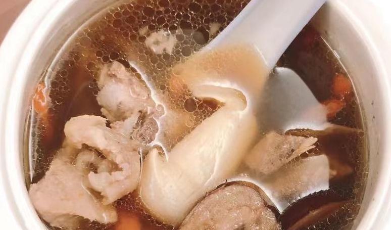 入秋之后，广东人爱喝这6道汤，滋补润燥又营养，让你轻松过秋