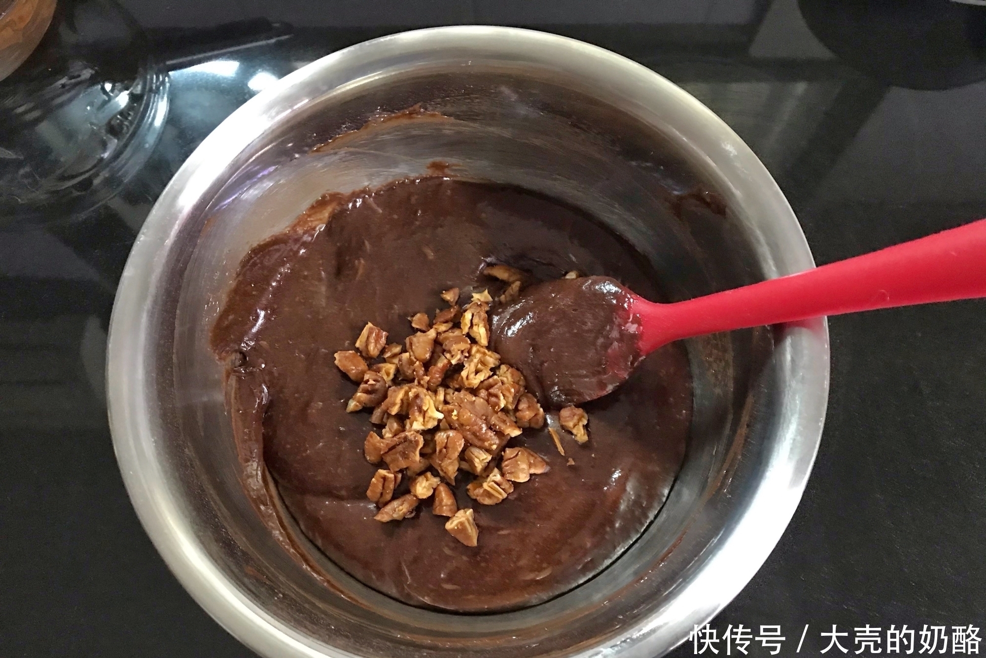 做法最简单的蛋糕,不用打发,拌一拌就能烤,醇香味浓,一次成功