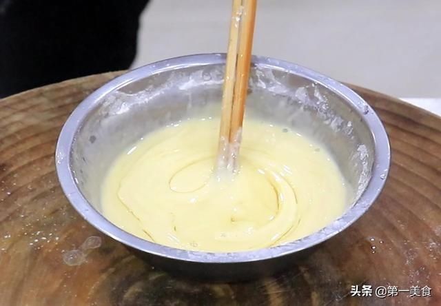 做法|厨师长分享莲藕新吃法，地道老式做法，一煎一顿，出锅比肉还香