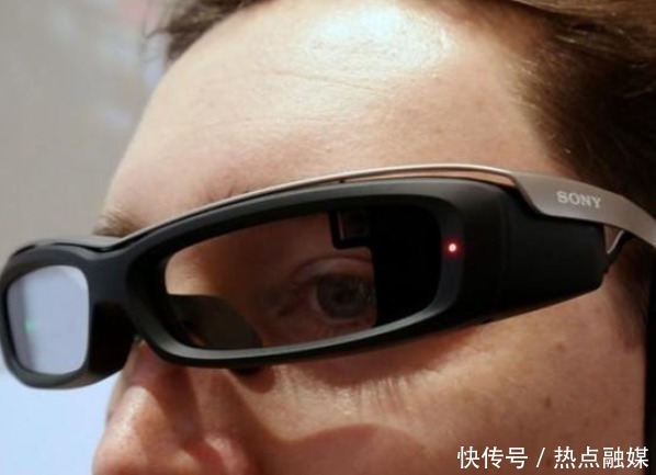 t恤|真会玩，日本公司发明出能“读心”的T恤，穿上就不用看手机了