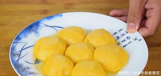 南瓜别会炒着吃了,教你做饼,比买的好吃,营养又卫生