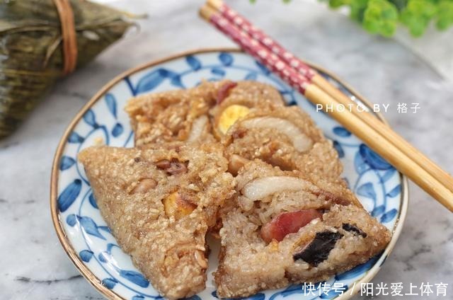 粽子太多吃不完,试试新吃法,既是主食也是小吃,上桌孩子抢着要!
