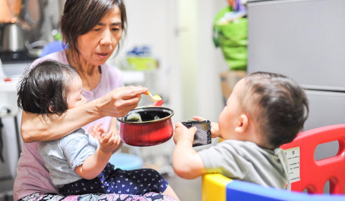 讲述者|“带孙子”和“带外孙”哪个好？过来人说出大实话，儿女真该反思