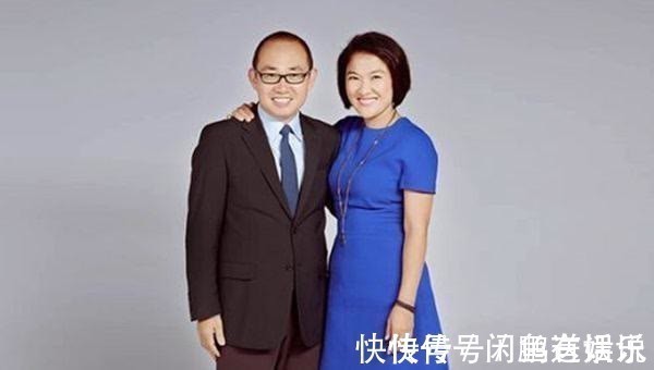 裙装 潘石屹老婆罕露面，短发配蓝裙气场强大，两口子精英气质还真登对