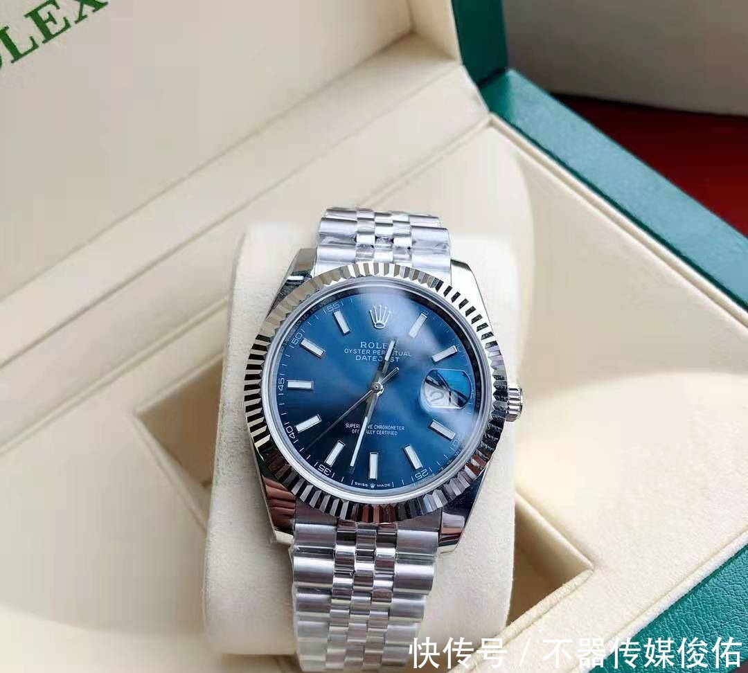 浪琴|适合35岁男士的三款蓝盘运动手表,有些风骚还很百搭