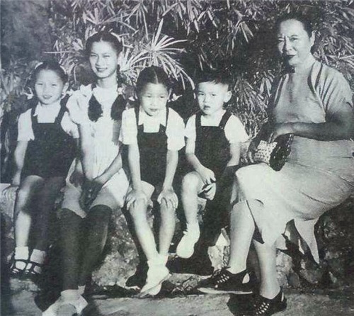 挽联$徐志摩坠机死状:面目全非,四肢被烧焦,前妻张幼仪挽联意味深长