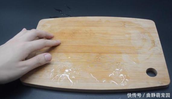 油污|白醋倒在手心搓一搓，真的厉害了，解决了很多人的困扰