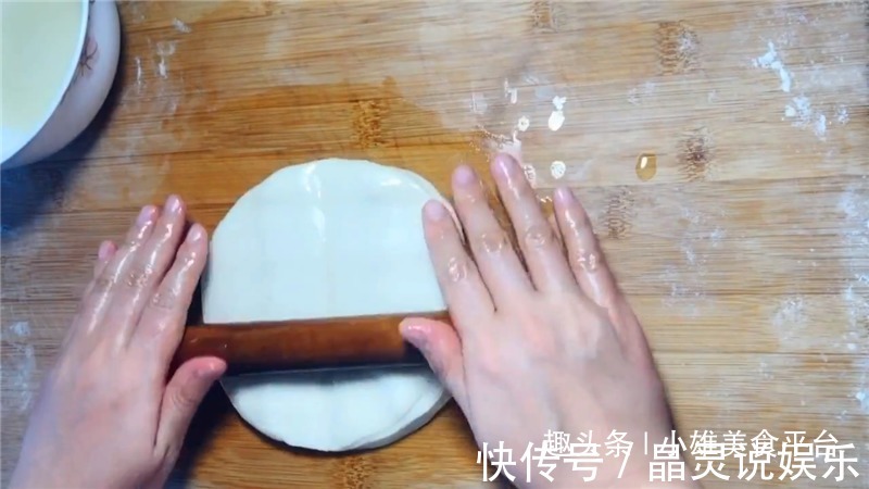 饺子皮别再包饺子了，教你做一道养胃的早餐，老公给100个赞