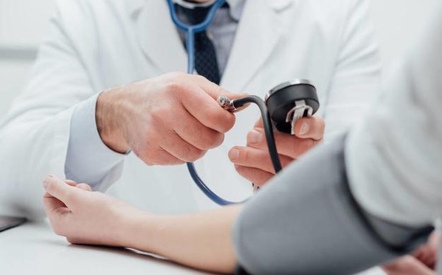 血压测量|晨起出现三个表现,你的血压已经升高,远离高血压,两个习惯要有