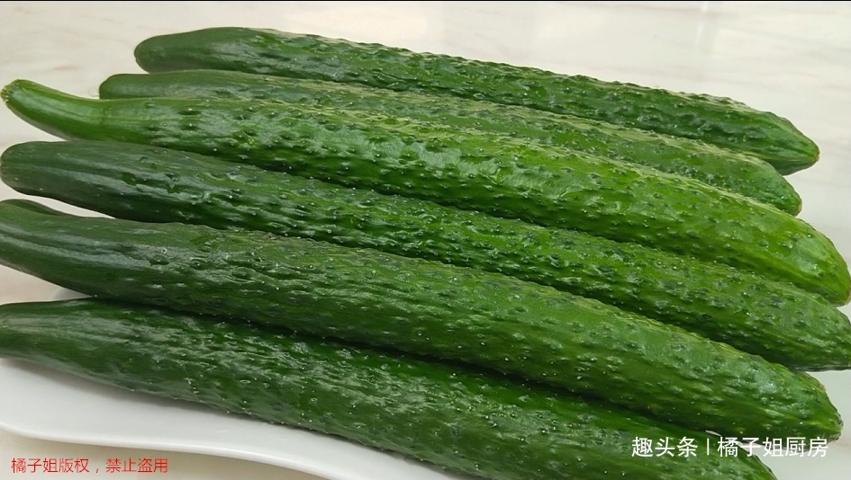 黄瓜不要凉拌了,教你一个最好吃的做法,一次秘制5斤,上桌扫光