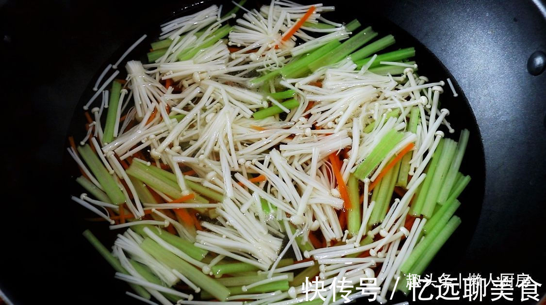 小段|夏天我家就爱这样吃包菜,1.5元一个包菜,人人都吃得起