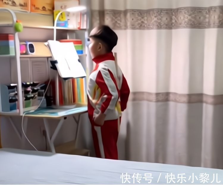 父母|8岁男孩坚持晨读400天,“好孩子”的背后,都藏有以身作则的父母