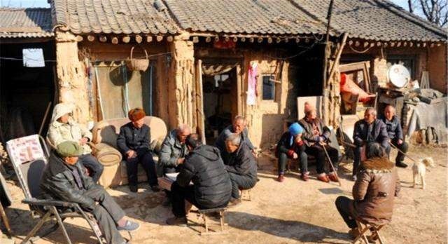 斜眼&俗语龟背蛇腰不可交,瞟眼看人不用刀,是何意蕴含老祖宗智慧