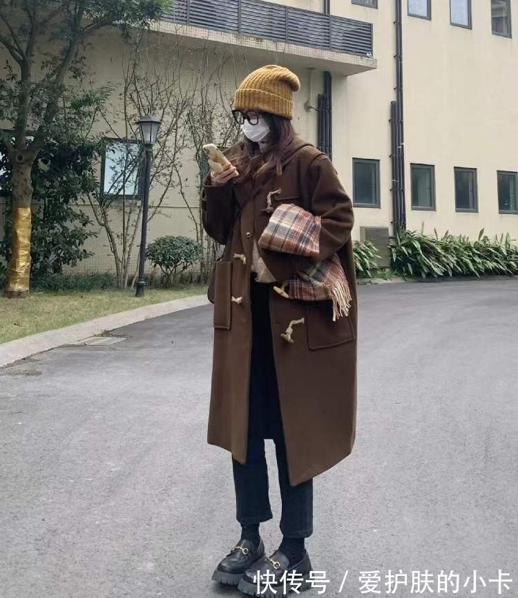 可爱 牛角扣大衣真是时髦又好穿,搭配牛仔裤简直太好看了!