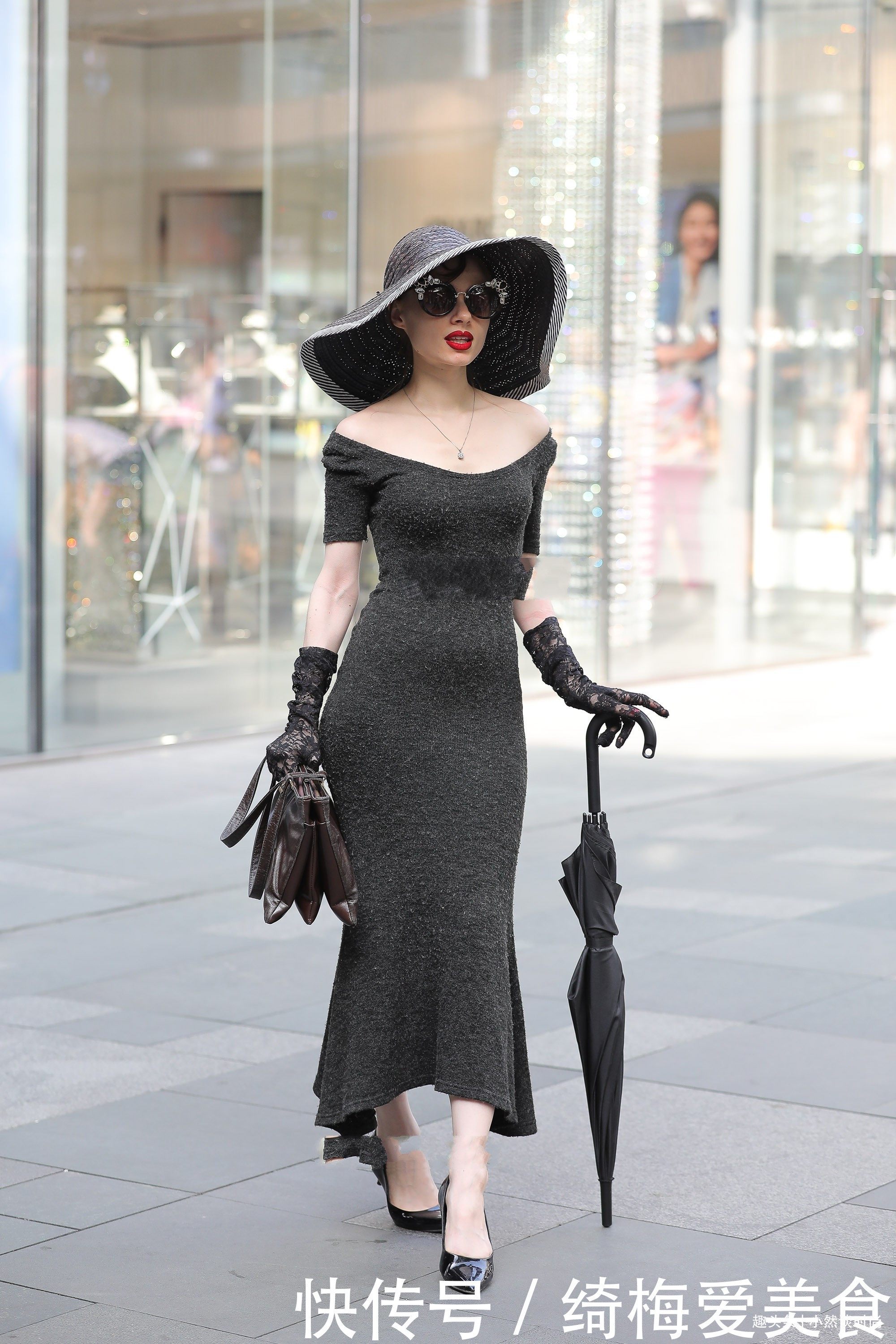 美女街上秀身材,身材纤细的人也能展现强势的美,“百分百女孩”