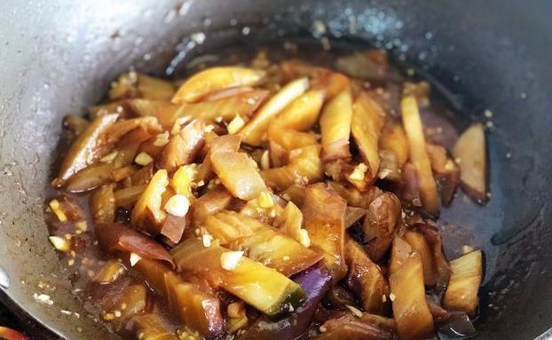 烧茄子“家庭少油”版，香味不靠油炸，全靠滋，为家人2分钟学会