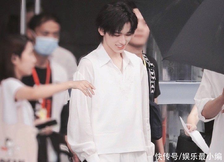 歡樂頌|《萌探》新鮮錄制路透！當紅帥哥愛豆露面，楊紫與姐妹見面好有愛