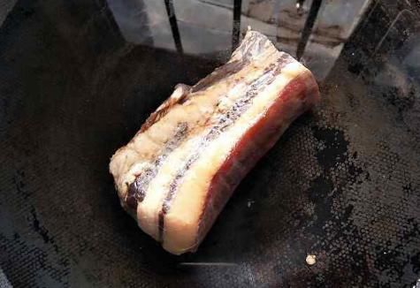 猪肉|腊肉炒好嚼不动?下锅前多做2步,腊肉炒好又香又好嚼,不腻口