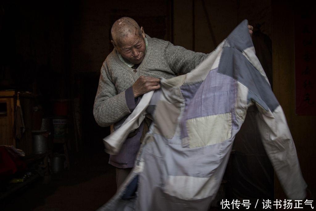 隐居深山的高僧:一心向佛,63年油盐不进,一件衲衣穿43年