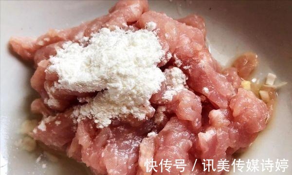 大厨|辣椒炒肉，先炒肉还是辣椒？大厨教你正确做法，夏天吃太下饭了。