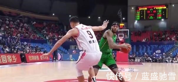辽宁队|内线差距!郭艾伦杀伤力大,韩德君隔扣周鹏,易建联被外援撞开!