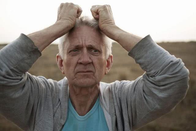 同房|与烟酒无关，男人不想被前列腺炎盯上，同房后要远离2件事