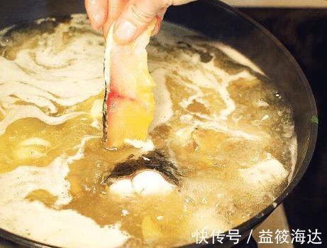 鱼肉|做酸菜鱼时,有人先炒酸菜,有人先加水,都不对,这才是正确做法