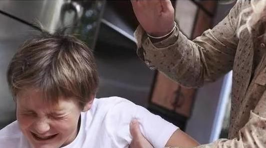 医生|8岁男孩,突发肾衰,母亲悔哭不已,告诫:孩子4个地方不能打