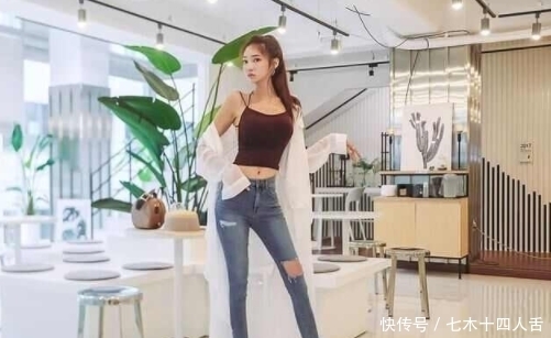 气质|气质十足的牛仔裤美女, 搭黑色吊带真是美翻了!