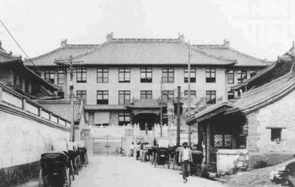 300年王府卖给美国首富，拆光建成亚洲顶级医院，传说地下有宝藏