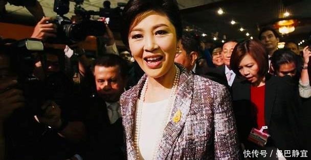 耐看|53岁泰国前总理英拉气质真好,穿搭堪称女强人典范,优雅又耐看