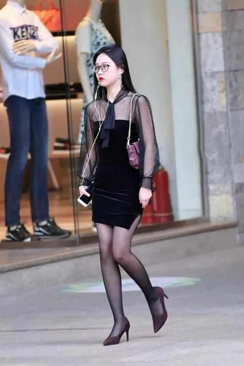 大长腿|粉色大衣搭出街太甜美，非常养眼好看，高贵的颜值和气质太高冷