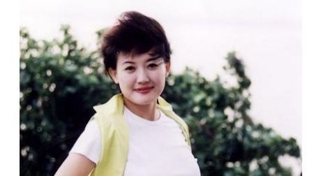 她是央视“最真实”的主持人，22年素颜主持节目，让人敬佩！