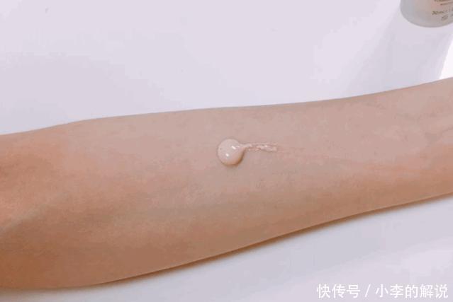 明星们丢弃“美妆蛋”改用“粉底刷”，化妆师透漏原因太吃粉！