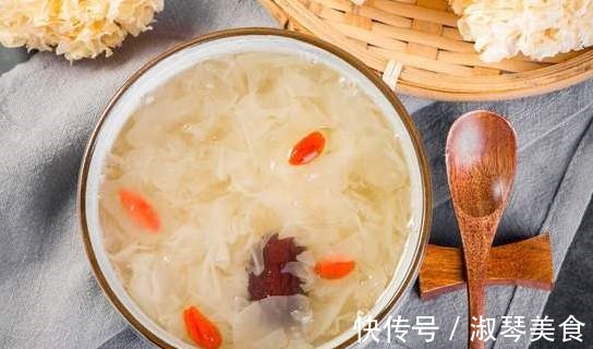 黏稠|煮银耳汤，泡发后直接煮是错的，学会2个小技巧，出胶又多又快速
