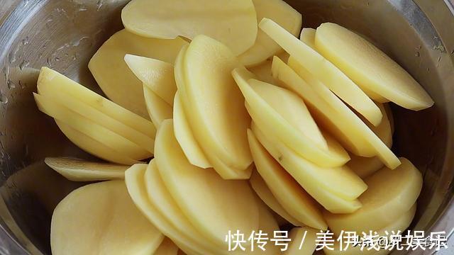 面团|土豆最香的做法，做法简单无难度，一做一大盘不够吃，太解馋了