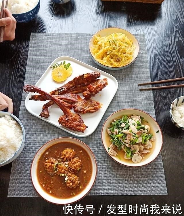  我家午餐4个菜，量不多却好吃，网友生活有仪式感，真好