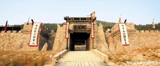 红尘|红尘品水浒:梁山打祝家庄,不是为了一只鸡,只是为了三万吨粮