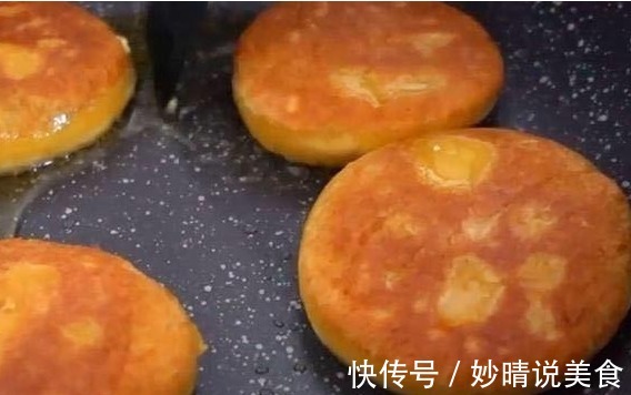 南瓜此做法,不放面粉,柔软香甜,咬一口满嘴香,隔三差五做一次